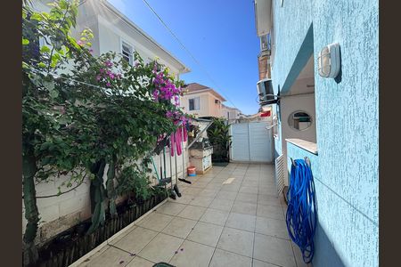 Casa de condomínio à venda com 210m², 5 quartos e 4 vagas Casa de condomínio à venda com 210m², 5 quartos e 4 vagasÁrea de Serviço