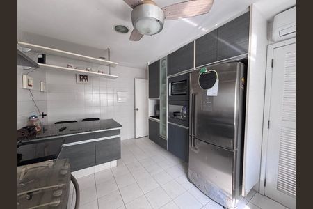 Casa de condomínio à venda com 210m², 5 quartos e 4 vagas Casa de condomínio à venda com 210m², 5 quartos e 4 vagasCozinha