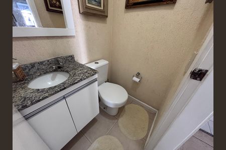 Casa de condomínio à venda com 210m², 5 quartos e 4 vagas Casa de condomínio à venda com 210m², 5 quartos e 4 vagasLavabo