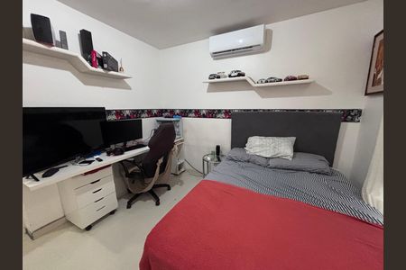 Casa de condomínio à venda com 210m², 5 quartos e 4 vagas Casa de condomínio à venda com 210m², 5 quartos e 4 vagasQuarto 4