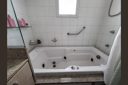 Casa de condomínio à venda com 210m², 5 quartos e 4 vagas Casa de condomínio à venda com 210m², 5 quartos e 4 vagasBanheiro do Quarto 1