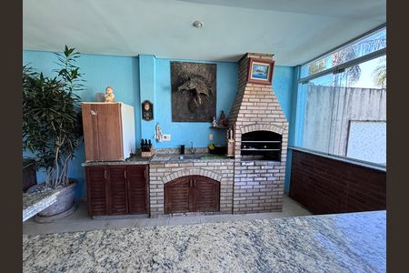 Casa de condomínio à venda com 210m², 5 quartos e 4 vagas Casa de condomínio à venda com 210m², 5 quartos e 4 vagasÁrea externa