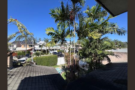 Casa de condomínio à venda com 210m², 5 quartos e 4 vagas Casa de condomínio à venda com 210m², 5 quartos e 4 vagasVista
