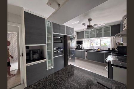 Casa de condomínio à venda com 210m², 5 quartos e 4 vagas Casa de condomínio à venda com 210m², 5 quartos e 4 vagasCozinha