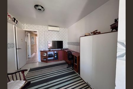 Casa de condomínio à venda com 210m², 5 quartos e 4 vagas Casa de condomínio à venda com 210m², 5 quartos e 4 vagasQuarto 2