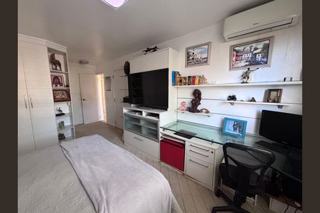 Casa de condomínio à venda com 210m², 5 quartos e 4 vagas Casa de condomínio à venda com 210m², 5 quartos e 4 vagasQuarto 1