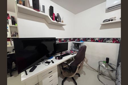 Casa de condomínio à venda com 210m², 5 quartos e 4 vagas Casa de condomínio à venda com 210m², 5 quartos e 4 vagasQuarto 4