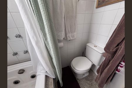 Casa de condomínio à venda com 210m², 5 quartos e 4 vagas Casa de condomínio à venda com 210m², 5 quartos e 4 vagasBanheiro do Quarto 1