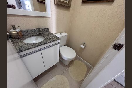 Casa de condomínio à venda com 210m², 5 quartos e 4 vagas Casa de condomínio à venda com 210m², 5 quartos e 4 vagasLavabo