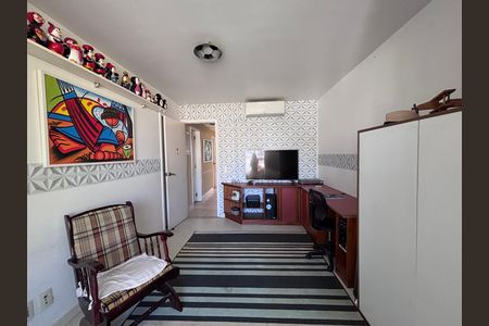 Casa de condomínio à venda com 210m², 5 quartos e 4 vagas Casa de condomínio à venda com 210m², 5 quartos e 4 vagasQuarto 2