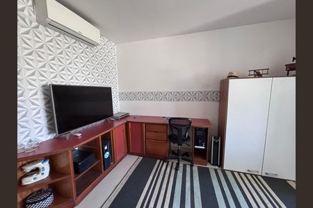 Casa de condomínio à venda com 210m², 5 quartos e 4 vagas Casa de condomínio à venda com 210m², 5 quartos e 4 vagasQuarto 2