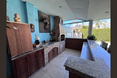 Casa de condomínio à venda com 210m², 5 quartos e 4 vagas Casa de condomínio à venda com 210m², 5 quartos e 4 vagasÁrea externa
