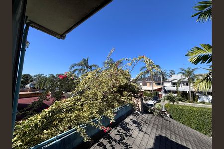 Casa de condomínio à venda com 210m², 5 quartos e 4 vagas Casa de condomínio à venda com 210m², 5 quartos e 4 vagasVista