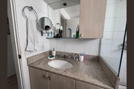 Casa de condomínio à venda com 210m², 5 quartos e 4 vagas Casa de condomínio à venda com 210m², 5 quartos e 4 vagasBanheiro do Quarto 1