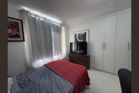 Casa de condomínio à venda com 210m², 5 quartos e 4 vagas Casa de condomínio à venda com 210m², 5 quartos e 4 vagasQuarto 4