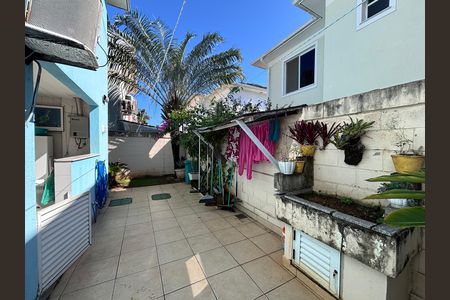 Casa de condomínio à venda com 210m², 5 quartos e 4 vagas Casa de condomínio à venda com 210m², 5 quartos e 4 vagasÁrea de Serviço