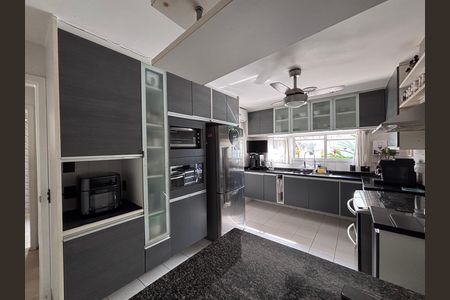 Casa de condomínio à venda com 210m², 5 quartos e 4 vagas Casa de condomínio à venda com 210m², 5 quartos e 4 vagasCozinha