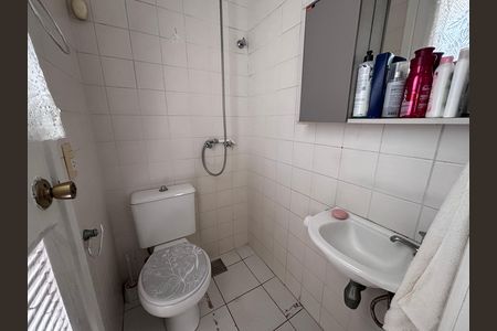 Casa de condomínio à venda com 210m², 5 quartos e 4 vagas Casa de condomínio à venda com 210m², 5 quartos e 4 vagasBanheiro do quarto 5