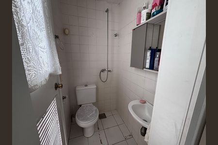 Casa de condomínio à venda com 210m², 5 quartos e 4 vagas Casa de condomínio à venda com 210m², 5 quartos e 4 vagasBanheiro do quarto 5