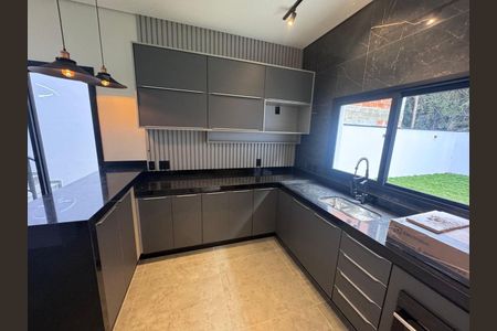 Casa à venda com 180m², 3 quartos e 4 vagas