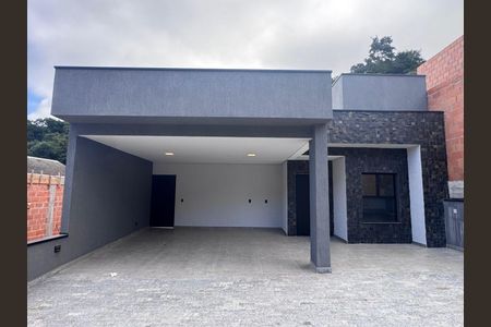 Casa à venda com 180m², 3 quartos e 4 vagas