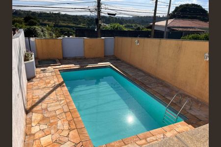 Casa à venda com 215m², 4 quartos e sem vaga