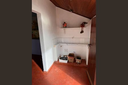 Casa à venda com 215m², 4 quartos e sem vaga