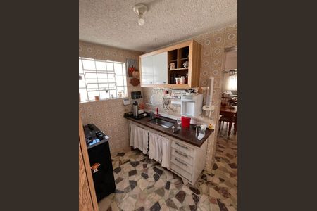 Casa à venda com 215m², 4 quartos e sem vaga