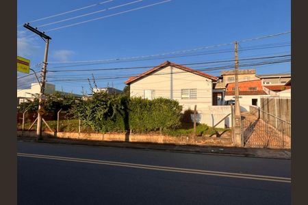 Casa à venda com 215m², 4 quartos e sem vaga