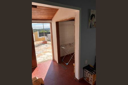 Casa à venda com 215m², 4 quartos e sem vaga