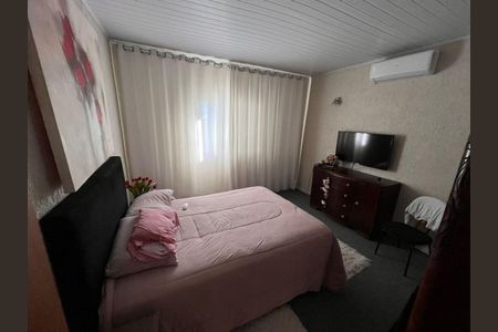 Casa à venda com 215m², 4 quartos e sem vaga