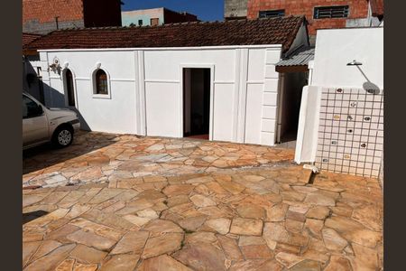 Casa à venda com 215m², 4 quartos e sem vaga