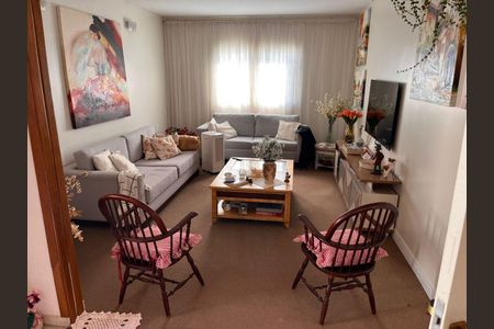 Casa à venda com 215m², 4 quartos e sem vaga