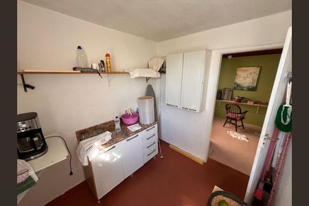 Casa à venda com 215m², 4 quartos e sem vaga