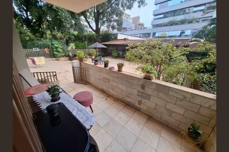 Apartamento à venda com 217m², 4 quartos e 1 vaga