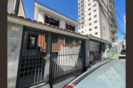 Casa para alugar com 156m², 3 quartos e 3 vagas Casa para alugar com 156m², 3 quartos e 3 vagasFachada