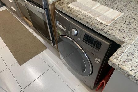 Apartamento para alugar com 77m², 2 quartos e 2 vagas Apartamento para alugar com 77m², 2 quartos e 2 vagasCozinha e Área de Serviço