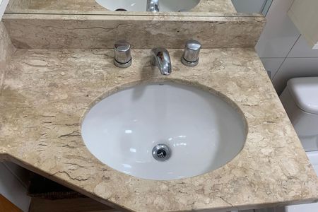 Apartamento para alugar com 77m², 2 quartos e 2 vagas Apartamento para alugar com 77m², 2 quartos e 2 vagasBanheiro da Suíte