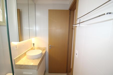 Apartamento à venda com 67m², 2 quartos e 1 vagaBanheiro da suíte