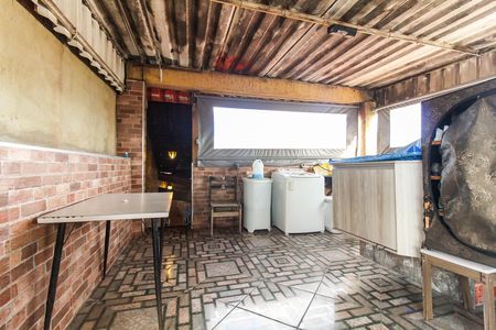Casa à venda com 230m², 6 quartos e 2 vagas Casa à venda com 230m², 6 quartos e 2 vagasTerraço