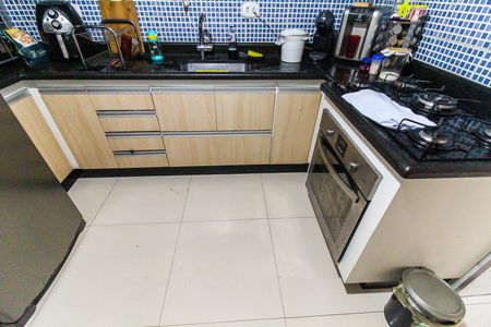 Casa à venda com 230m², 6 quartos e 2 vagas Casa à venda com 230m², 6 quartos e 2 vagasCozinha