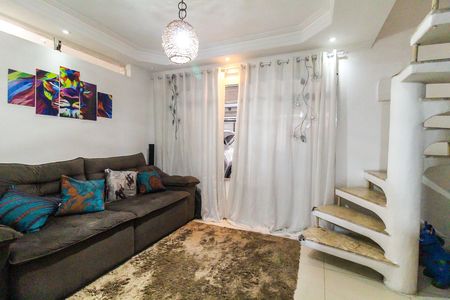 Casa à venda com 230m², 6 quartos e 2 vagas Casa à venda com 230m², 6 quartos e 2 vagasSala