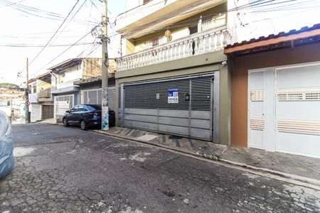 Casa à venda com 230m², 6 quartos e 2 vagas Casa à venda com 230m², 6 quartos e 2 vagasFachada + Placa