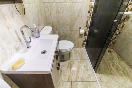 Casa à venda com 230m², 6 quartos e 2 vagas Casa à venda com 230m², 6 quartos e 2 vagasBanheiro - Casa 2