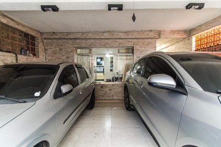 Casa à venda com 230m², 6 quartos e 2 vagas Casa à venda com 230m², 6 quartos e 2 vagasGaragem