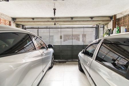 Casa à venda com 230m², 6 quartos e 2 vagas Casa à venda com 230m², 6 quartos e 2 vagasGaragem