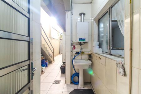 Casa à venda com 230m², 6 quartos e 2 vagas Casa à venda com 230m², 6 quartos e 2 vagasÁrea de Serviço - Casa 2