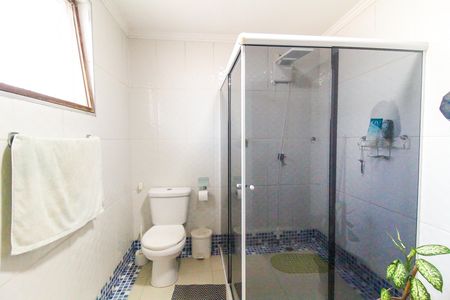 Casa à venda com 230m², 6 quartos e 2 vagas Casa à venda com 230m², 6 quartos e 2 vagasBanheiro 2