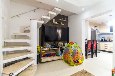 Casa à venda com 230m², 6 quartos e 2 vagas Casa à venda com 230m², 6 quartos e 2 vagasSala