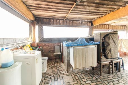 Casa à venda com 230m², 6 quartos e 2 vagas Casa à venda com 230m², 6 quartos e 2 vagasTerraço